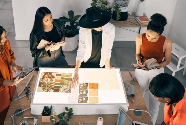 What techniques ensure a perfectly flaky and buttery croissant?